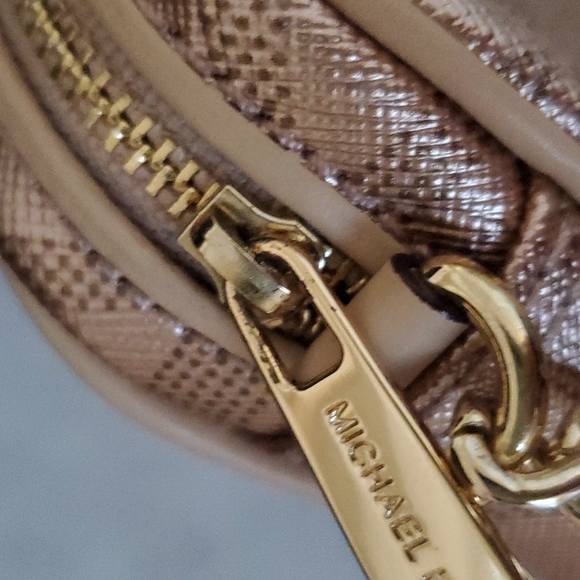 π₯³πHOST PICK!ππ₯³ π NWOT MICHAEL KORS Rose Gold Crossbody Handbag π - Picture 11 of 11